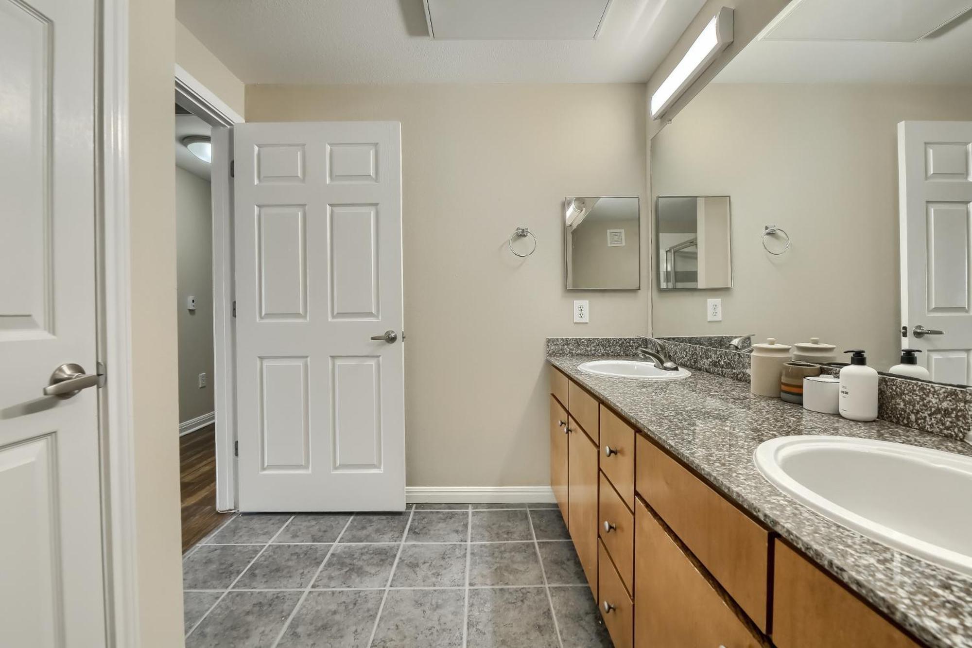 4br Townhome + Walk To West Campus * Austin
