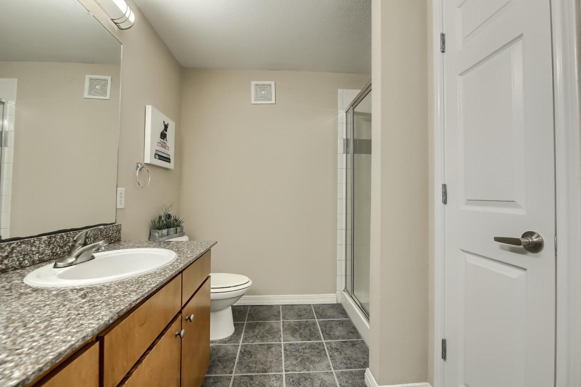 4br Townhome + Walk To West Campus *