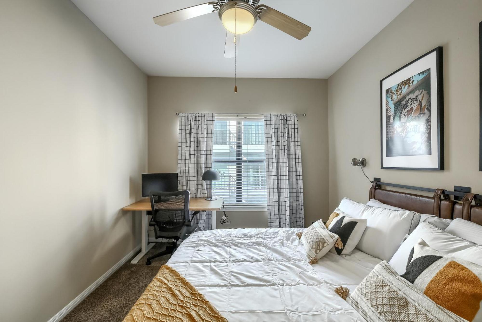 Apartment 4br Townhome + Walk To West Campus