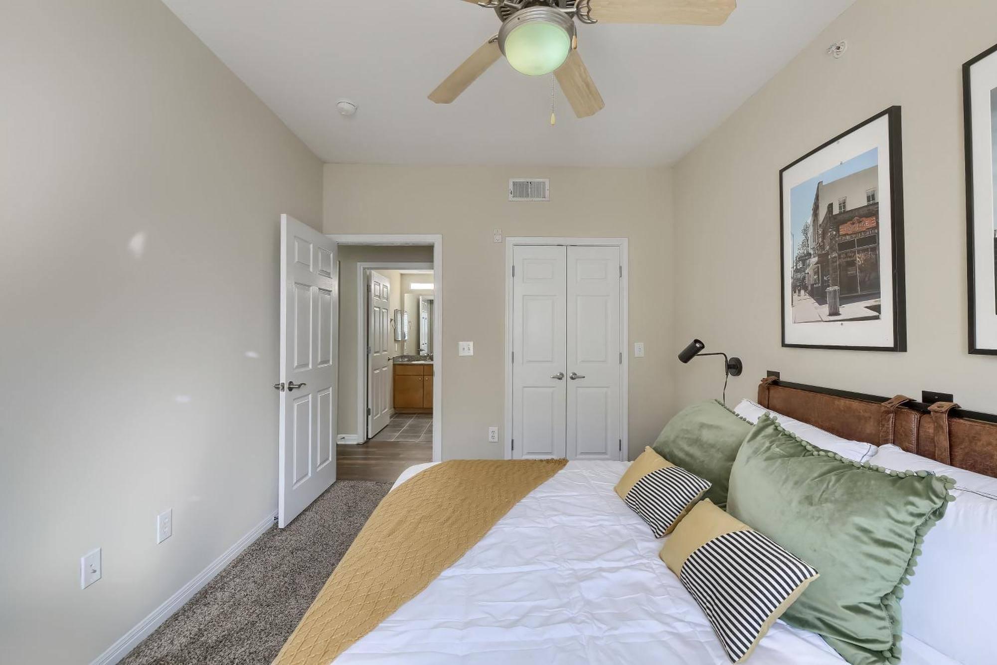 4br Townhome + Walk To West Campus * Austin