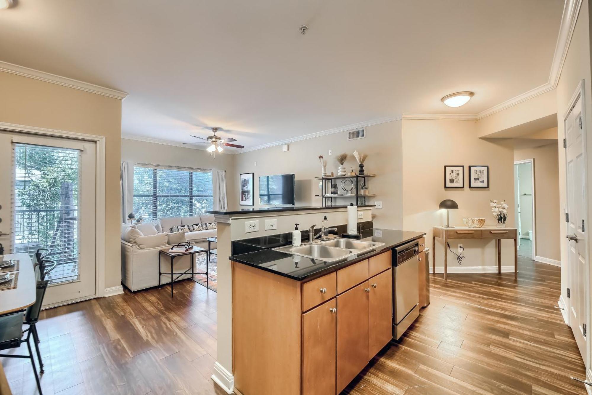 4br Townhome + Walk To West Campus * Austin