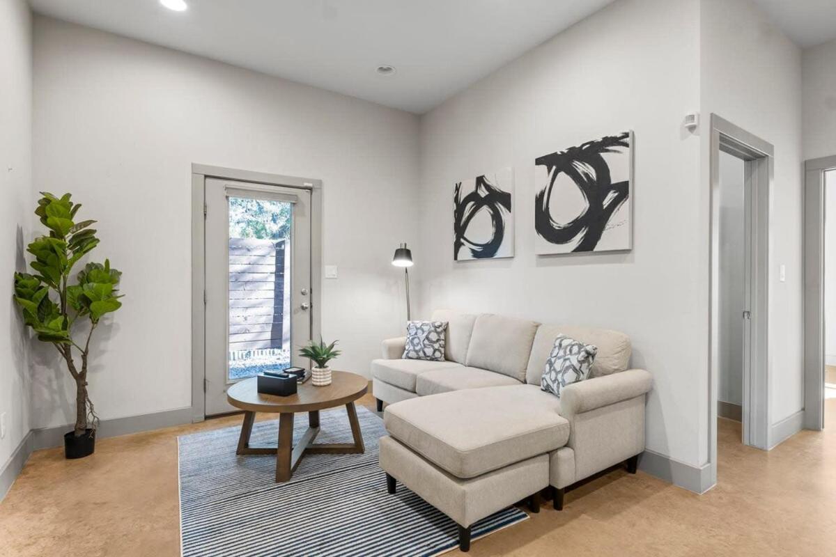 Chic & Homey 3-br Close To Downtown Heart Of 704 Holiday home *