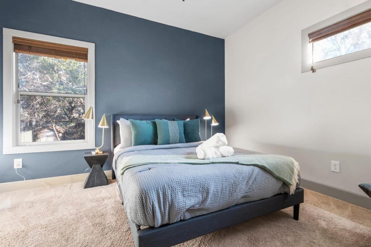 Chic & Homey 3-br Close To Downtown Heart Of 704 Holiday home Austin