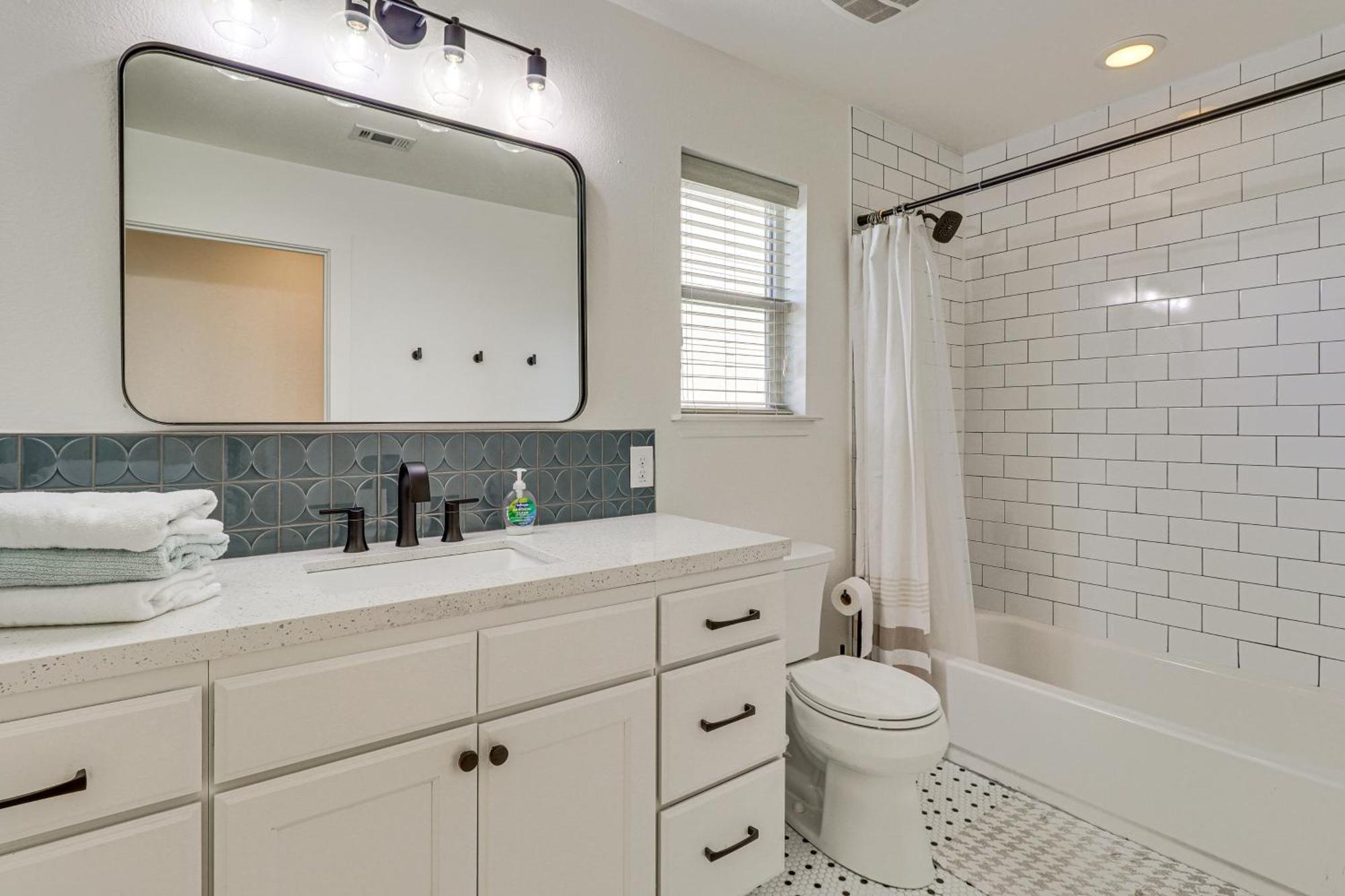 Centrally Located With Private Patio! Austin