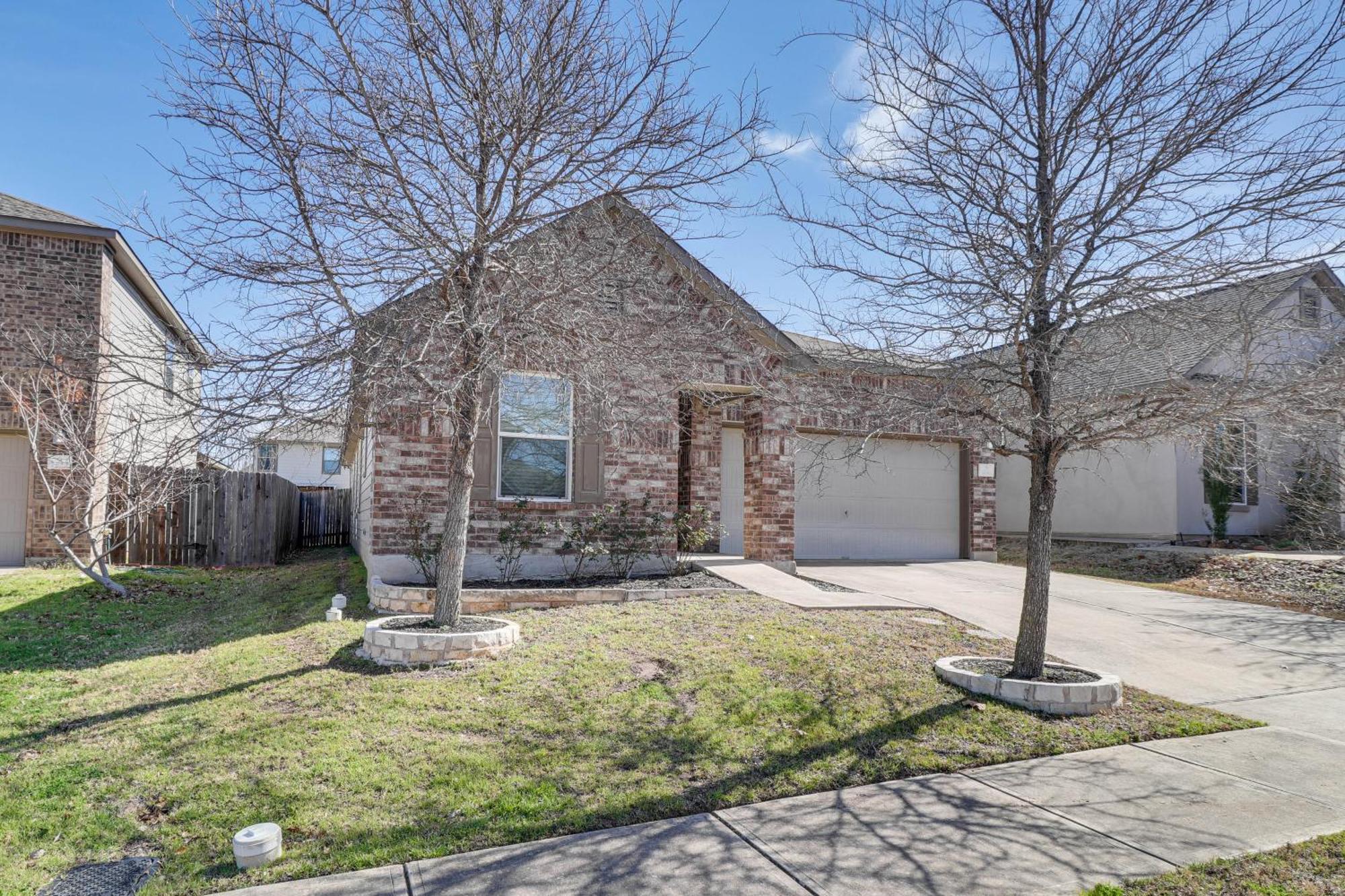 Centrally Located With Private Patio! Holiday home *