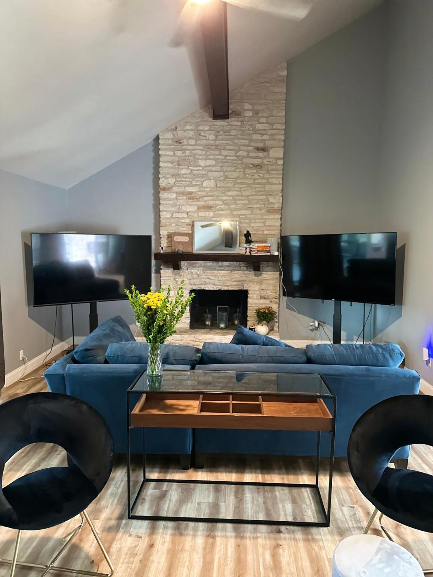 Homestay At The Blue House Austin