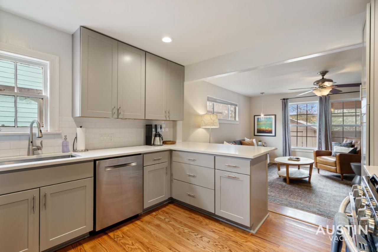 Holiday home Elegant Escape Gourmet Kitchen And Outdoor Living Austin