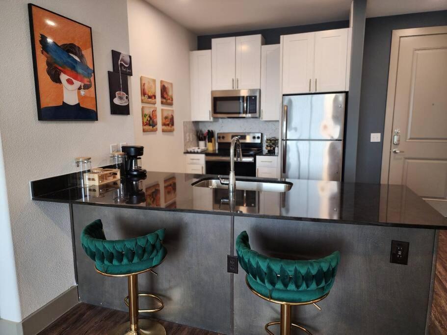 Chateau At Robertson Hill * Austin