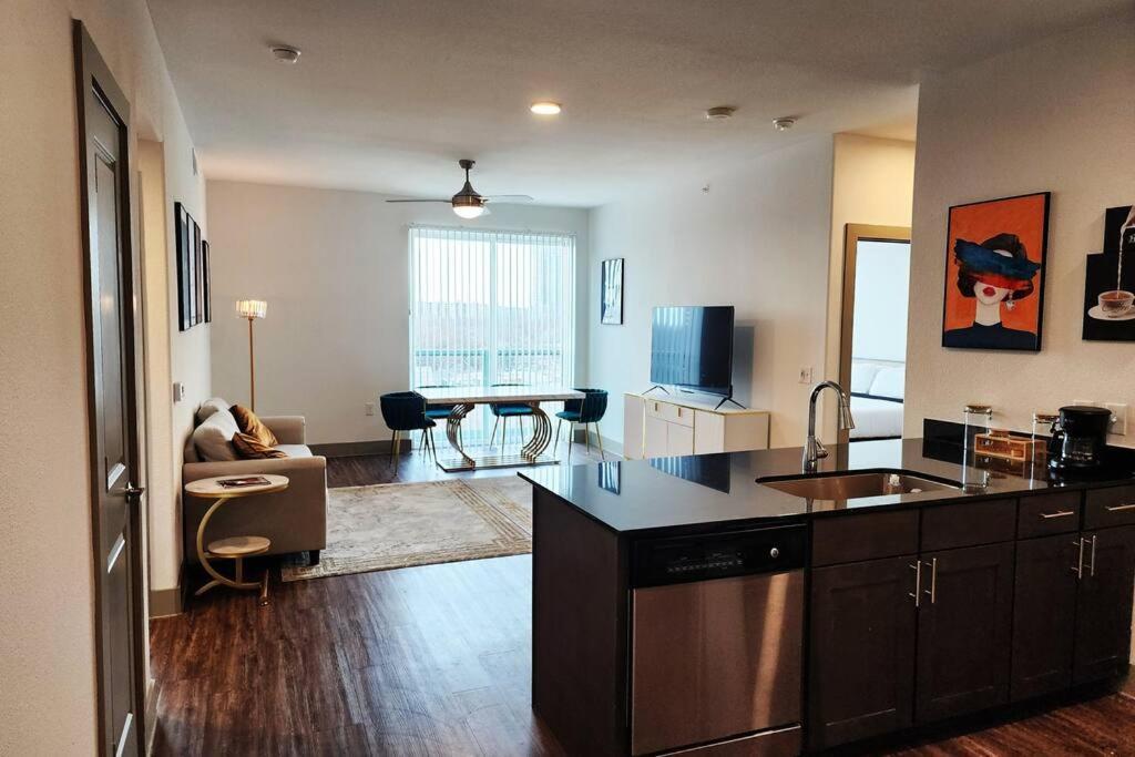 Apartment Chateau At Robertson Hill Austin