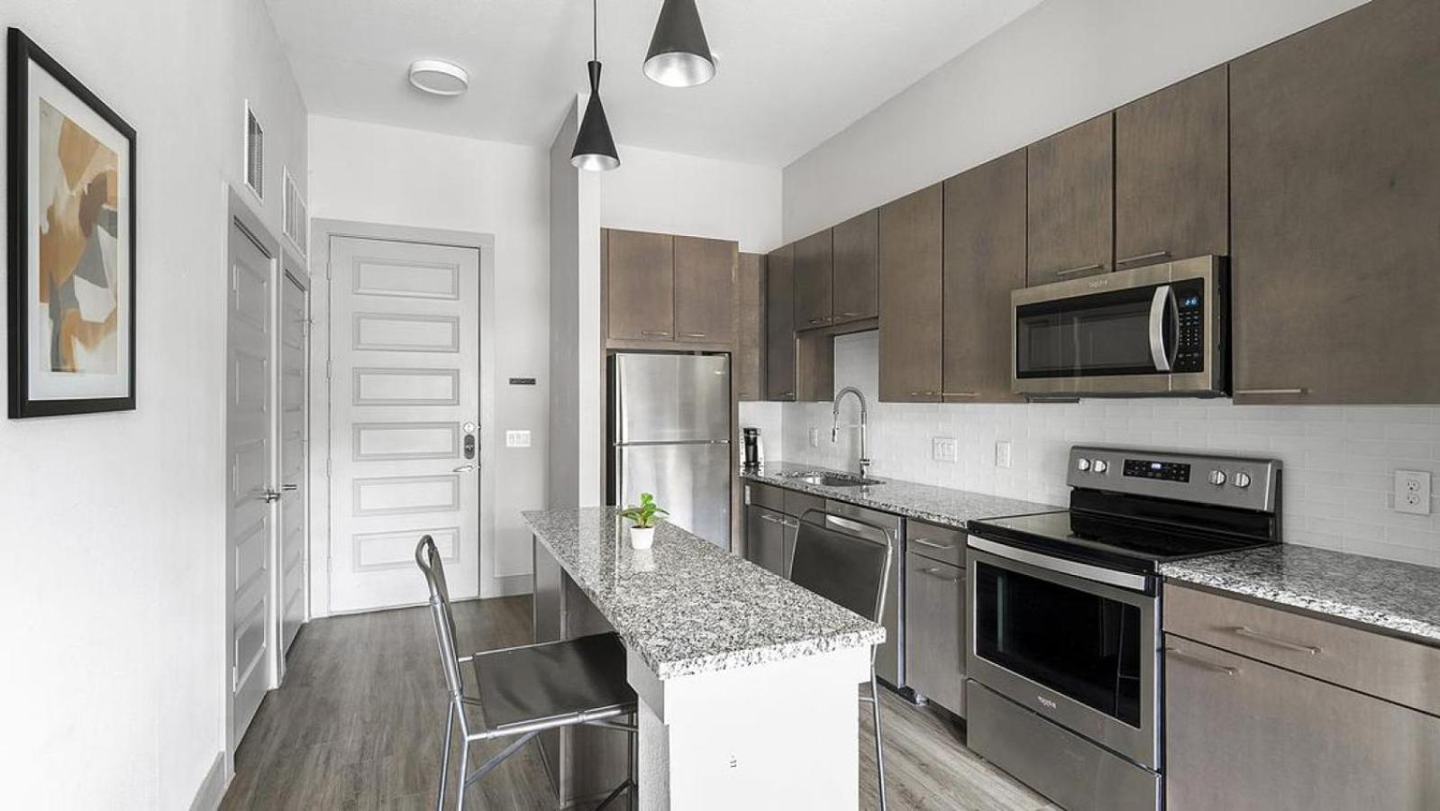 Landing Modern With Amazing Amenities Apartment Austin