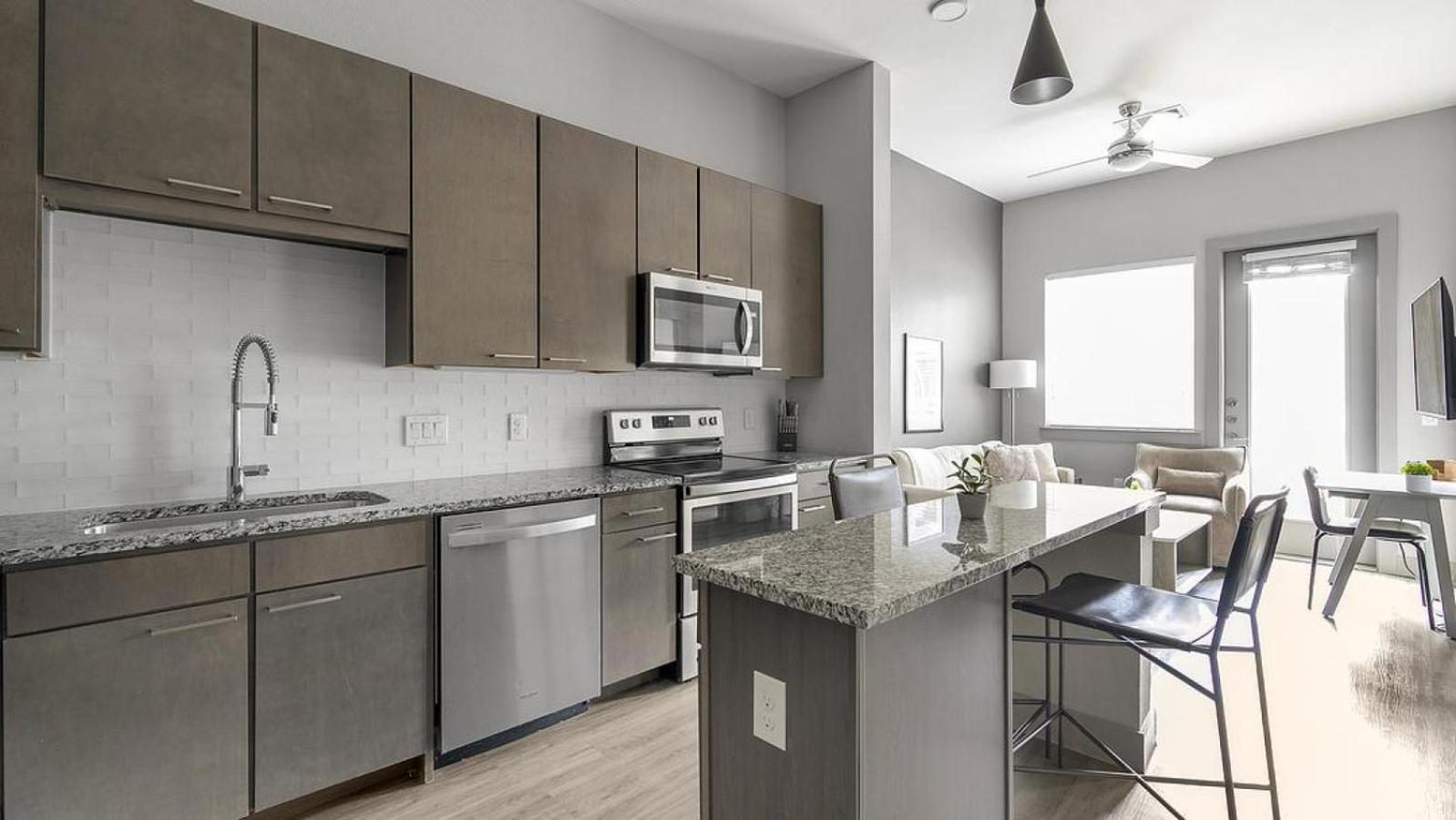 Landing Modern With Amazing Amenities * Austin