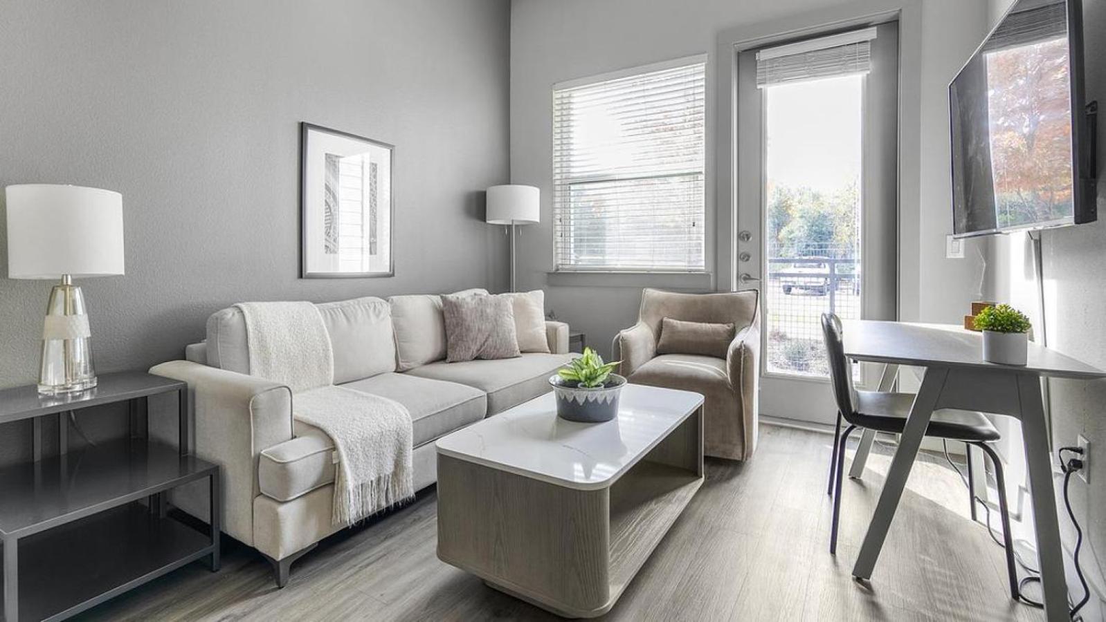 Landing Modern With Amazing Amenities * Austin