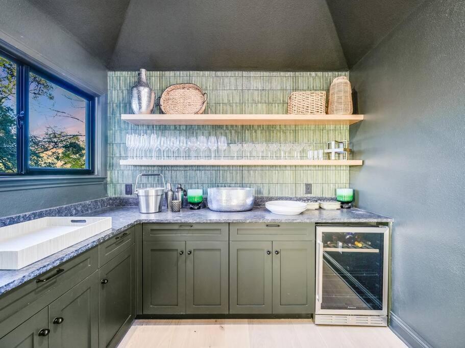 4 Bedroom Designer Pool Holiday home Austin