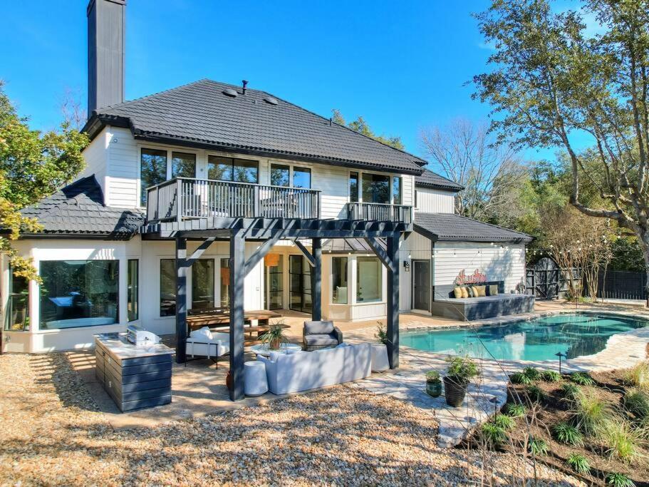 Holiday home 4 Bedroom Designer Pool *