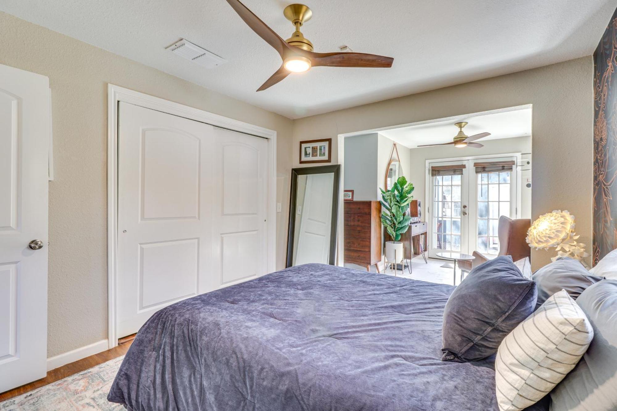 Holiday home Beautiful With Patio, 2 Mi To Downtown! Austin