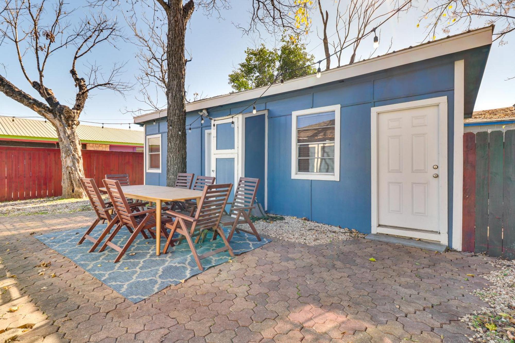 Holiday home Beautiful With Patio, 2 Mi To Downtown!