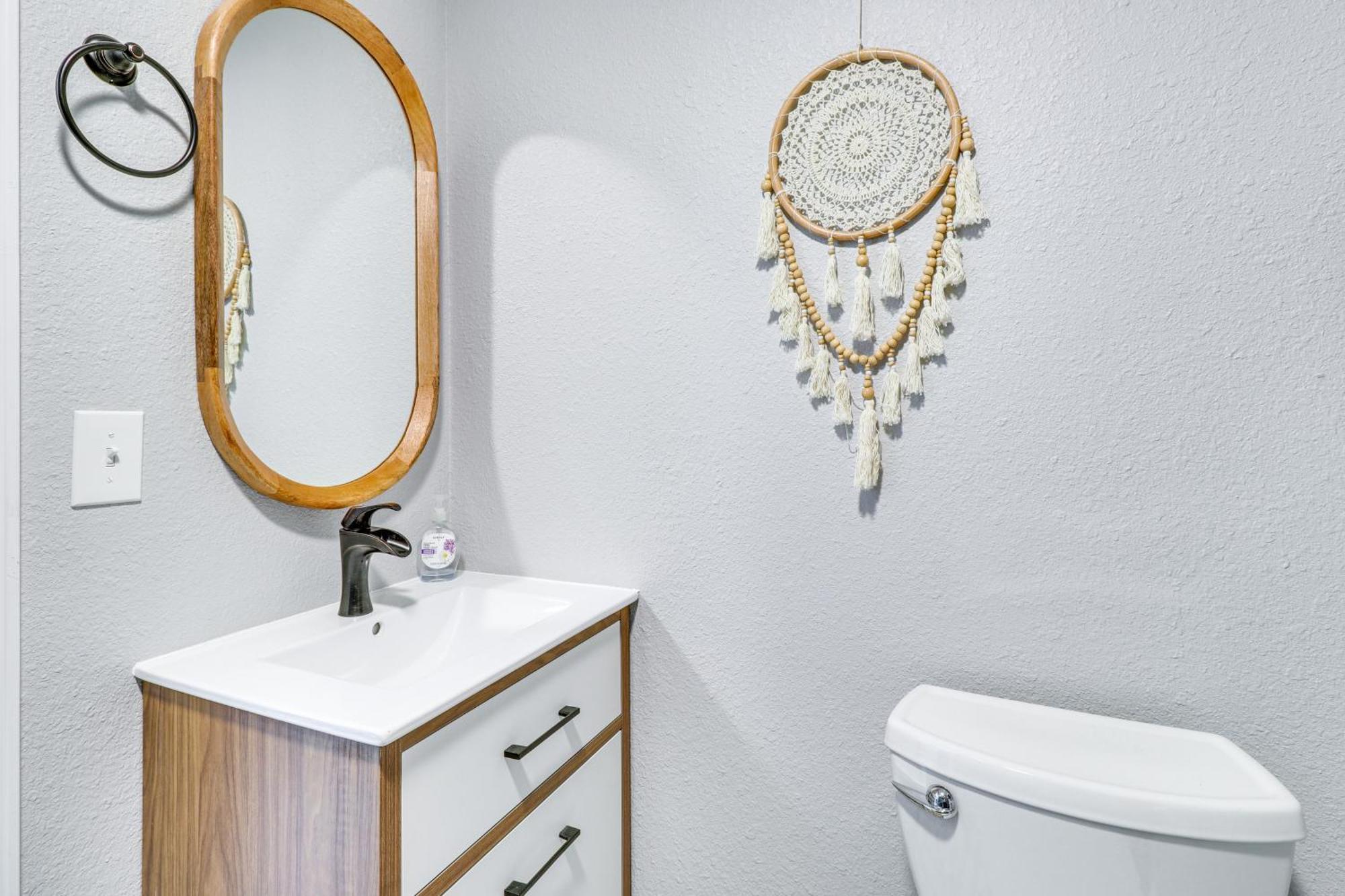 Beautiful With Patio, 2 Mi To Downtown! Holiday home Austin