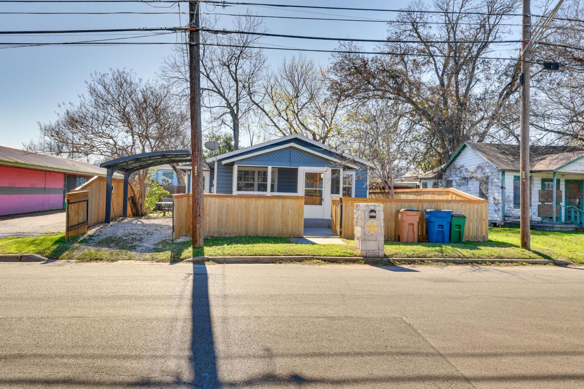 Beautiful With Patio, 2 Mi To Downtown! Austin