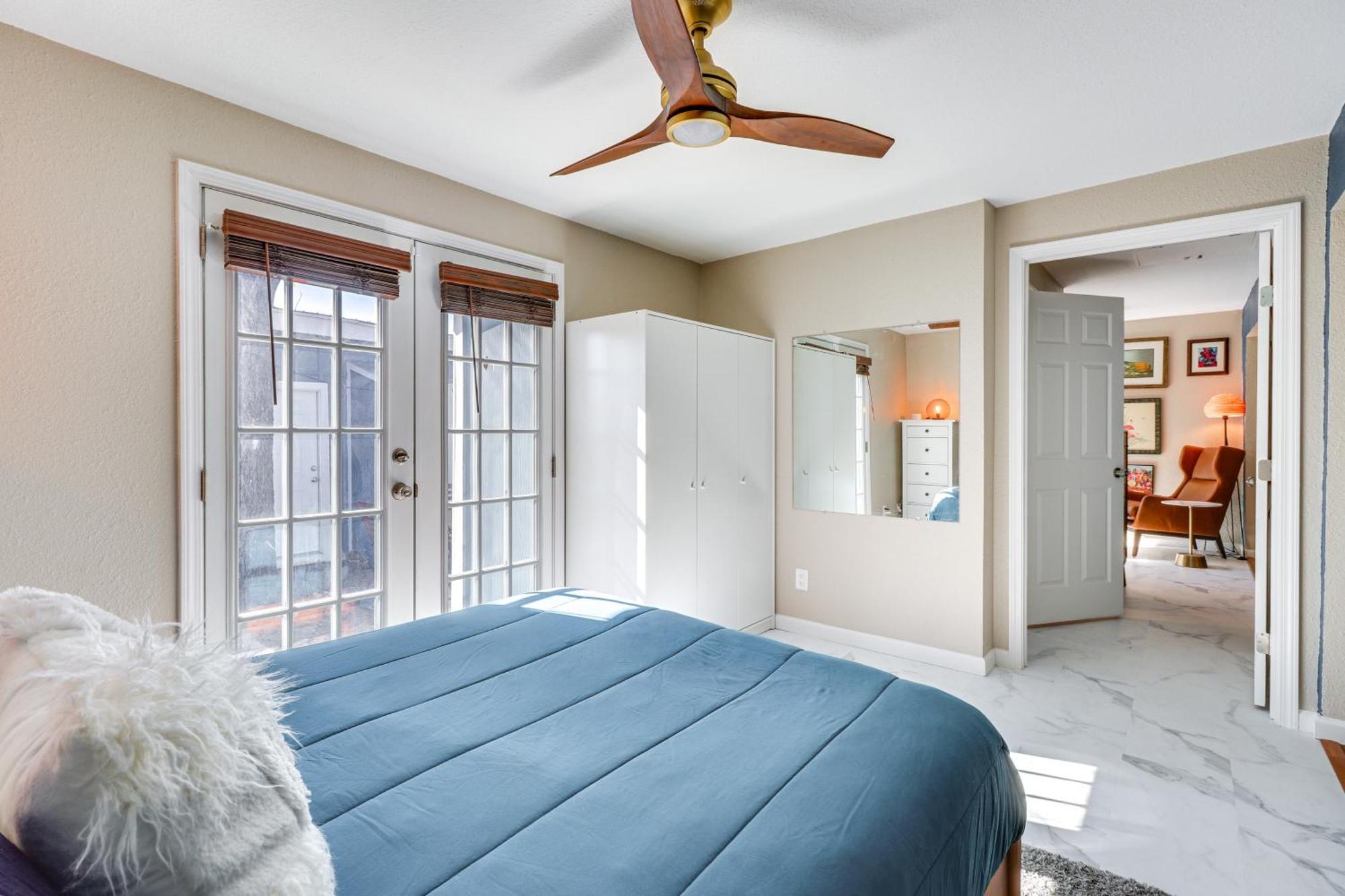 Beautiful With Patio, 2 Mi To Downtown!