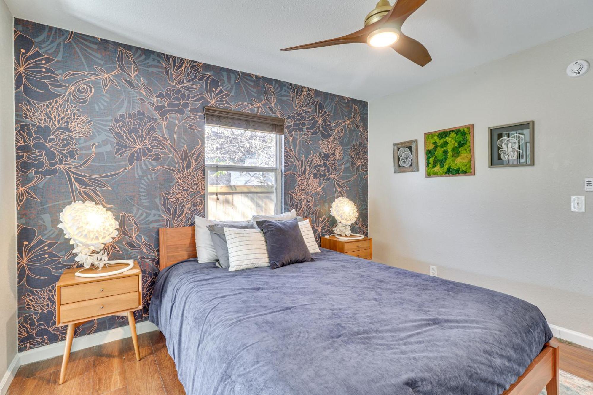 Beautiful With Patio, 2 Mi To Downtown!