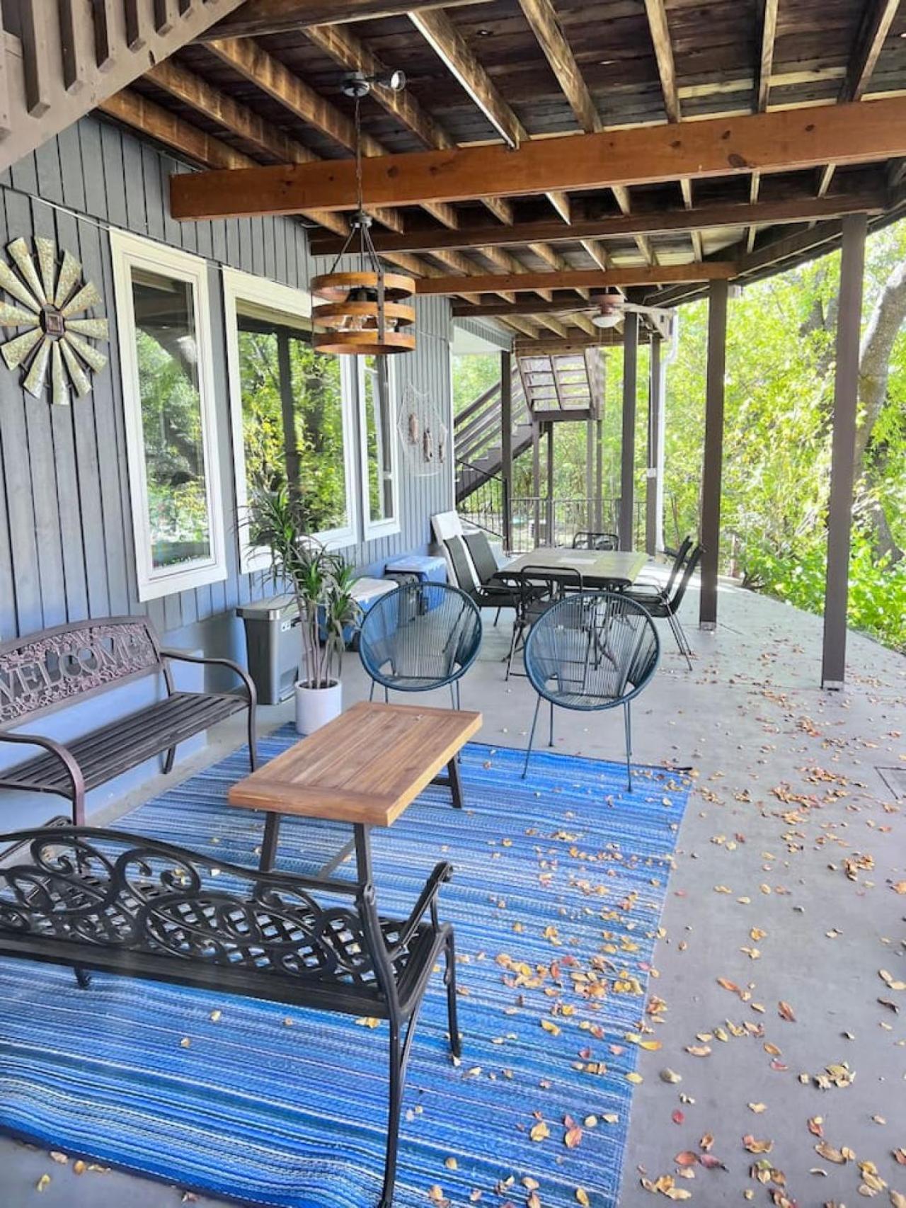 Holiday home Camp Sandy Lakefront, Pool,h Tub, Sand Volleyball Austin