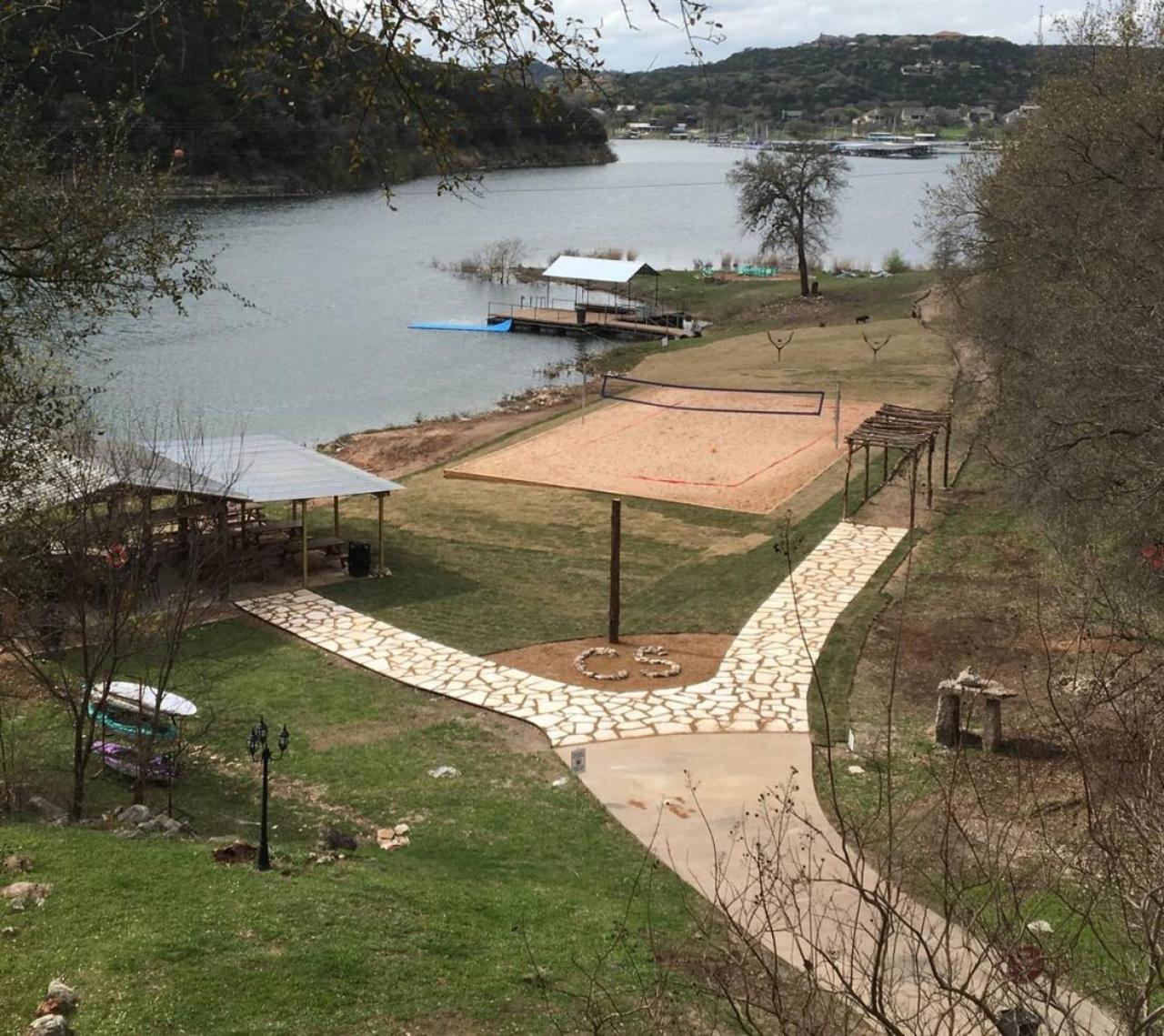 Holiday home Camp Sandy Lakefront, Pool,h Tub, Sand Volleyball Austin