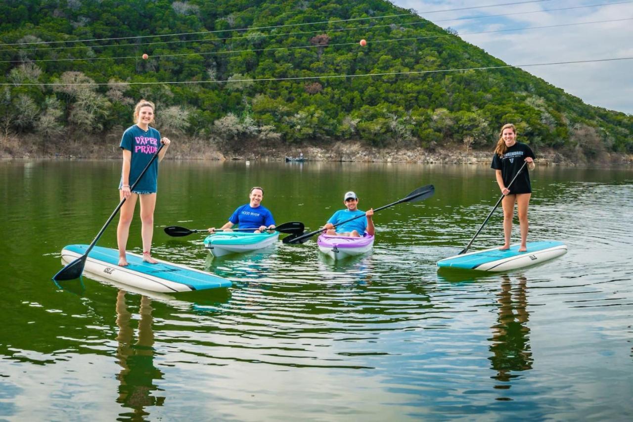 Camp Sandy Lakefront, Pool,h Tub, Sand Volleyball Holiday home Austin