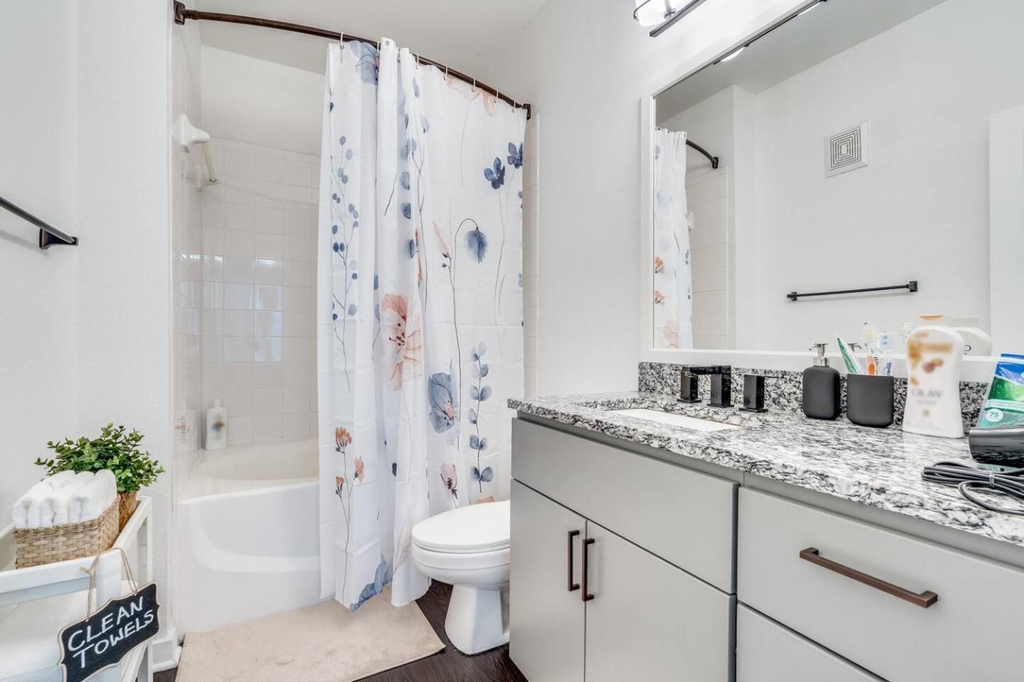 Luxury 2 Bed Apt- Away From *