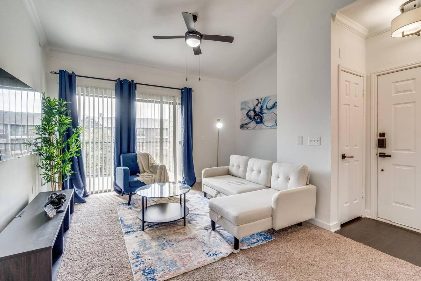 Luxury 2 Bed Apt- Away From * Austin