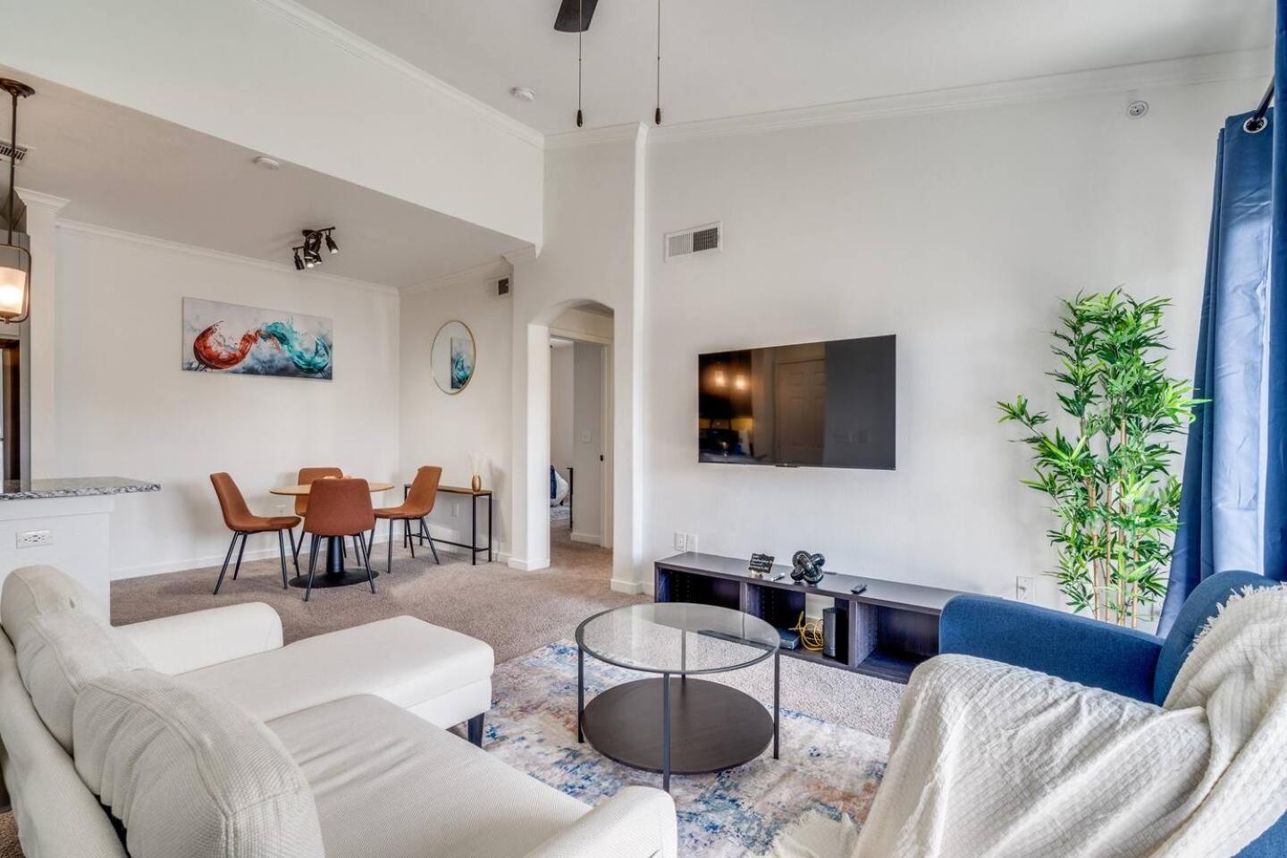 Apartment Luxury 2 Bed Apt- Away From Austin