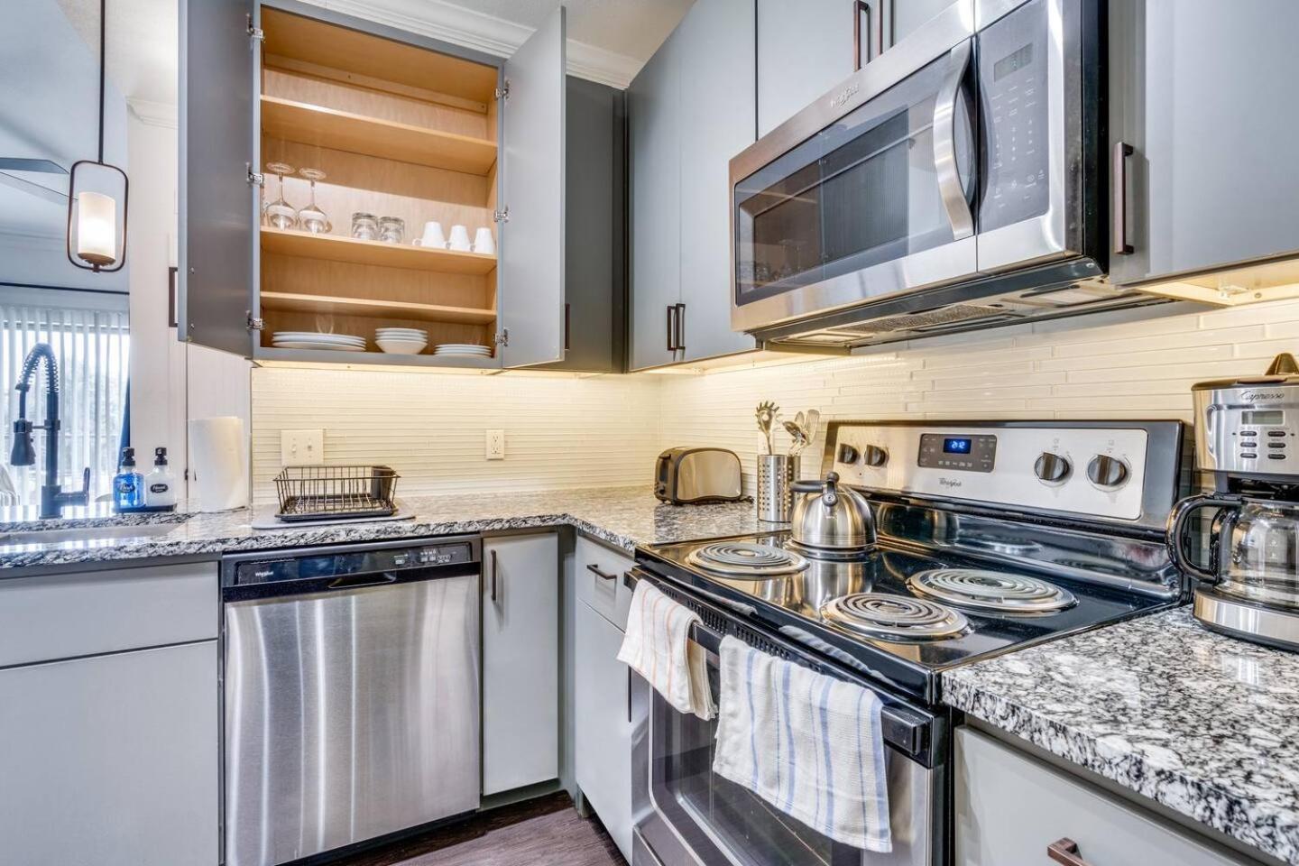 Luxury 2 Bed Apt- Away From Austin