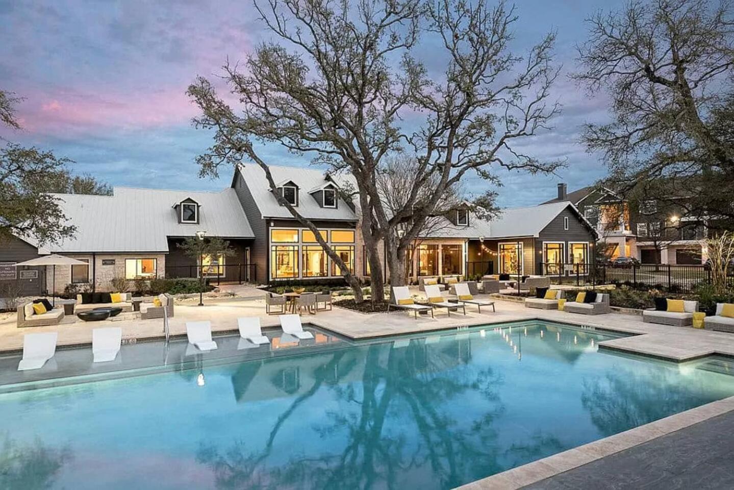 Luxurious 2br Style Pool * Austin