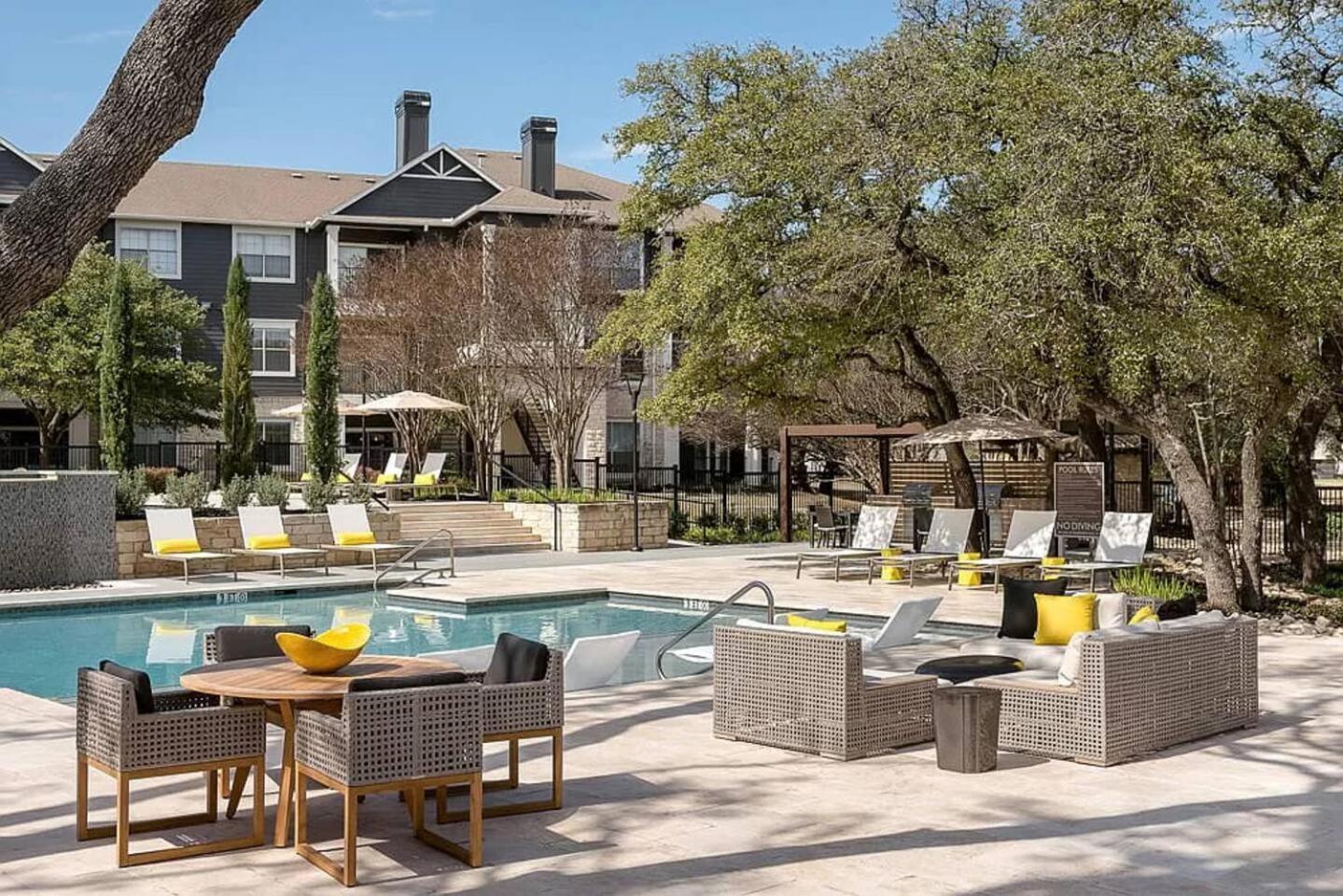 Luxurious 2br Style Pool Apartment Austin
