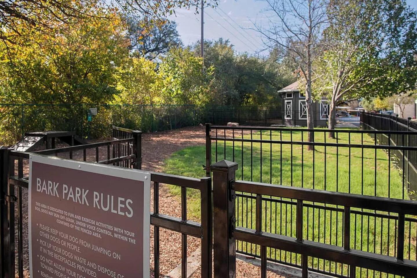 Luxurious 2br Style Pool Apartment Austin