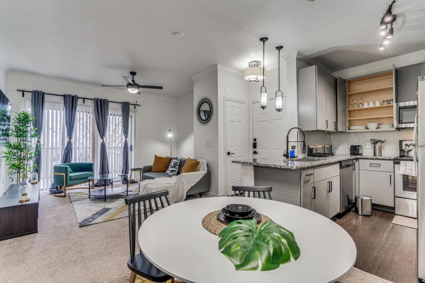 Luxurious 2br Style Pool * Austin