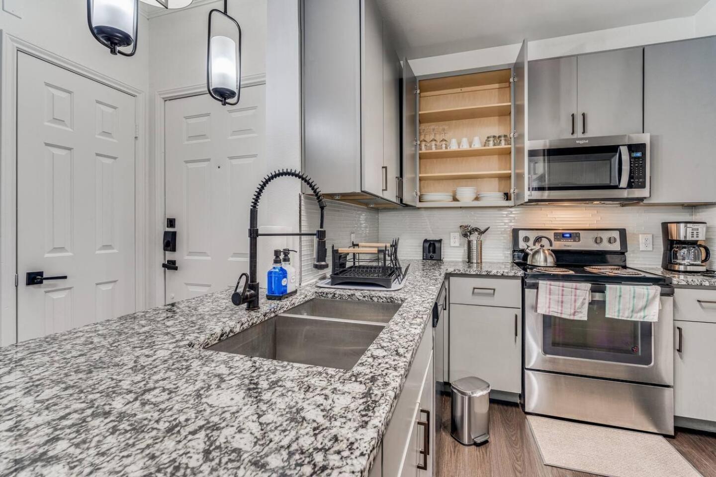 Apartment Luxurious 2br Style Pool *