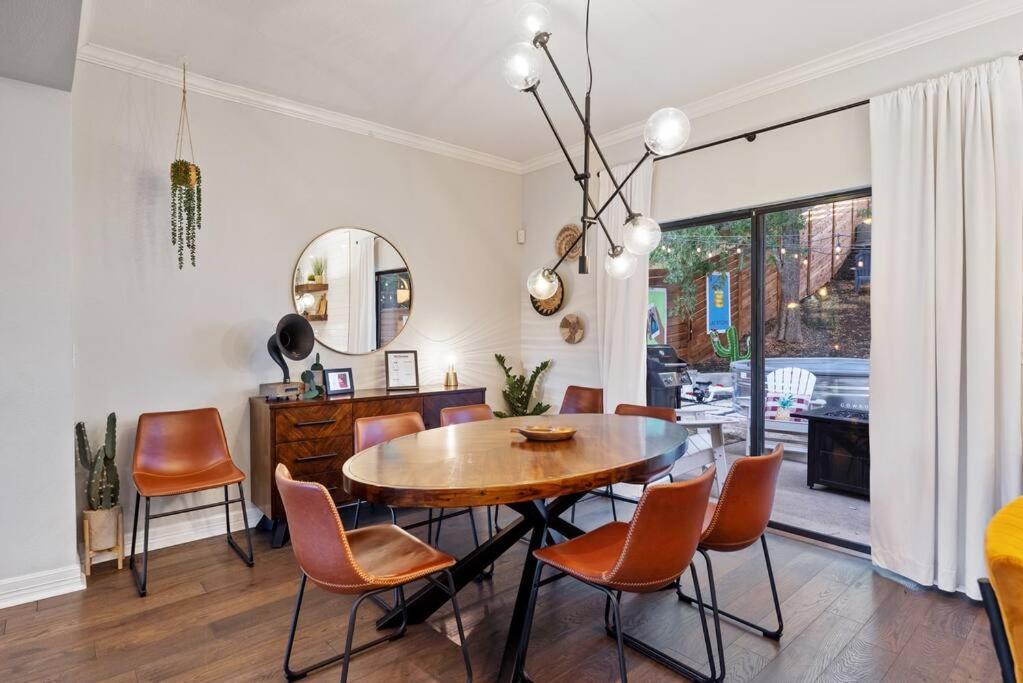 12 Guests - Arcade - Outdoor Dining - Pool - Grill * Austin
