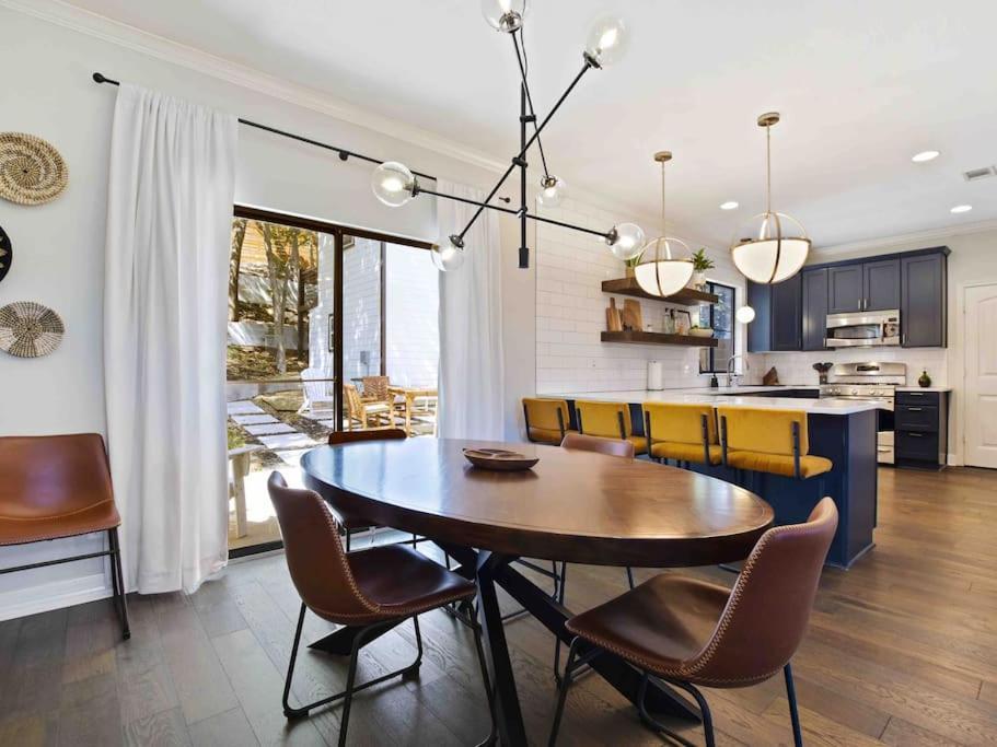 12 Guests - Arcade - Outdoor Dining - Pool - Grill Austin