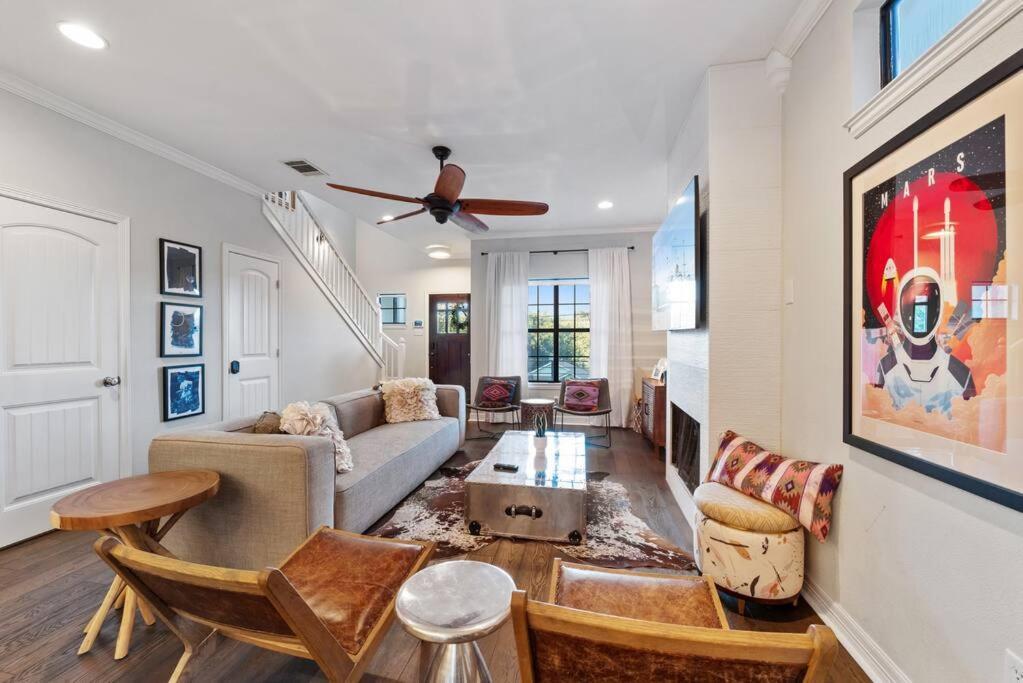 12 Guests - Arcade - Outdoor Dining - Pool - Grill Austin