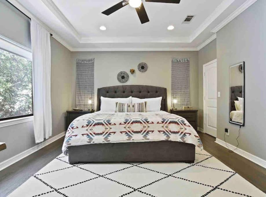 12 Guests - Arcade - Outdoor Dining - Pool - Grill * Austin