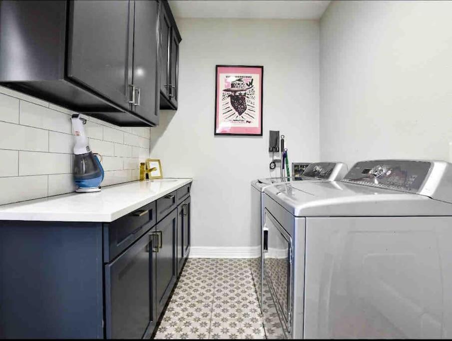 12 Guests - Arcade - Outdoor Dining - Pool - Grill * Austin