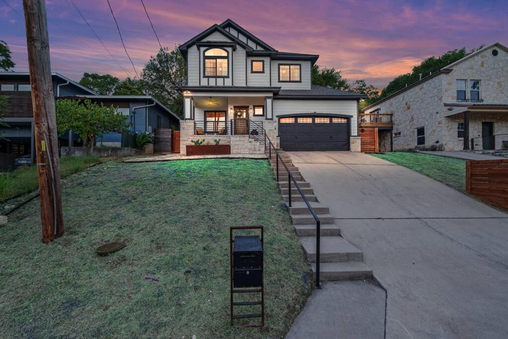 12 Guests - Arcade - Outdoor Dining - Pool - Grill Austin