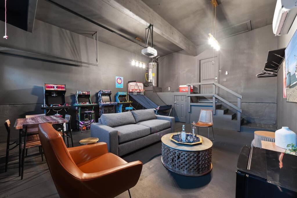 12 Guests - Arcade - Outdoor Dining - Pool - Grill Holiday home *