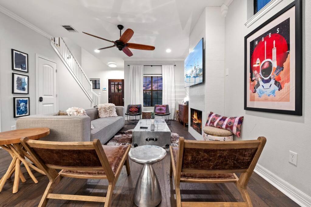 2 Homes-16 Guests-pool-arcade-large Backyard-grill Holiday home Austin
