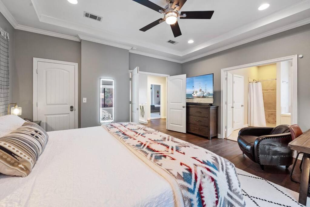 2 Homes-16 Guests-pool-arcade-large Backyard-grill * Austin