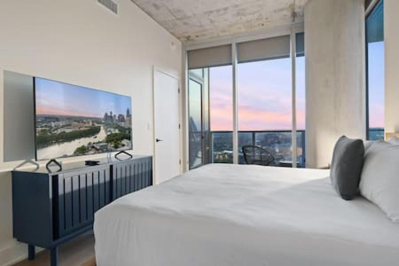 2br Lux Highrise + + Vibrant Rainey St * Austin