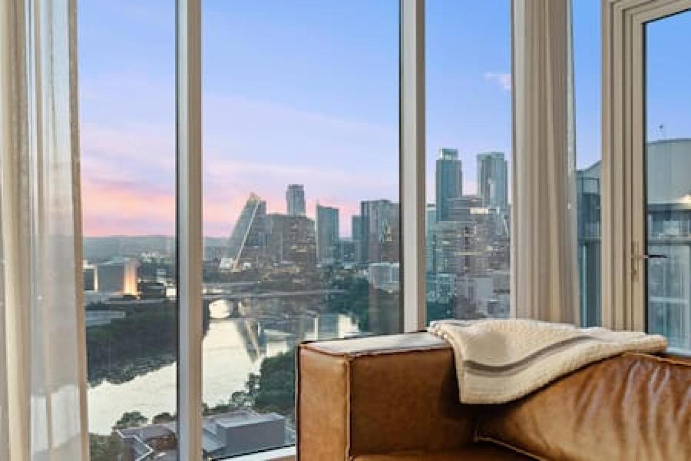2br Lux Highrise + + Vibrant Rainey St