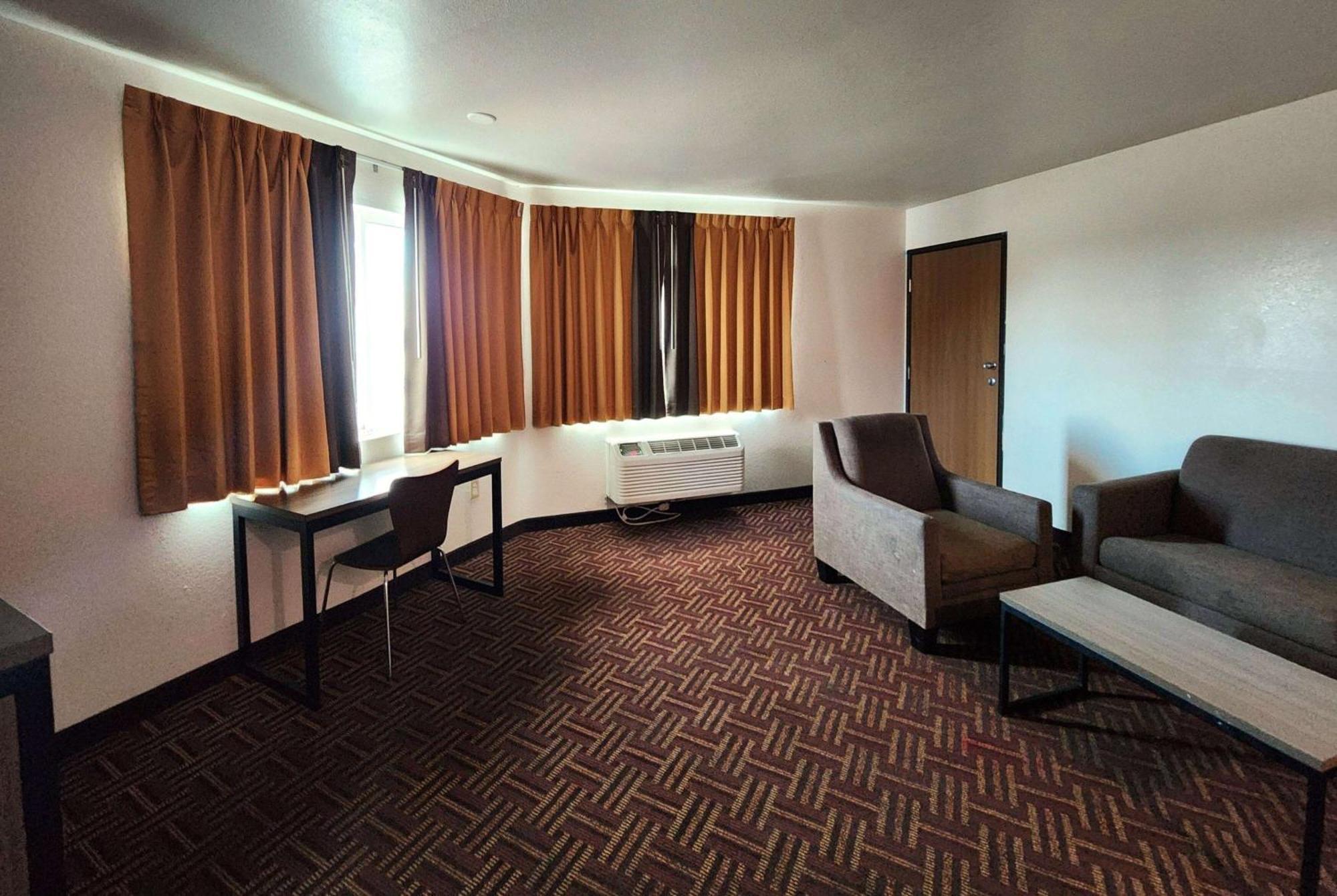 Hotel Super 8 By Wyndham North/university Area 2*