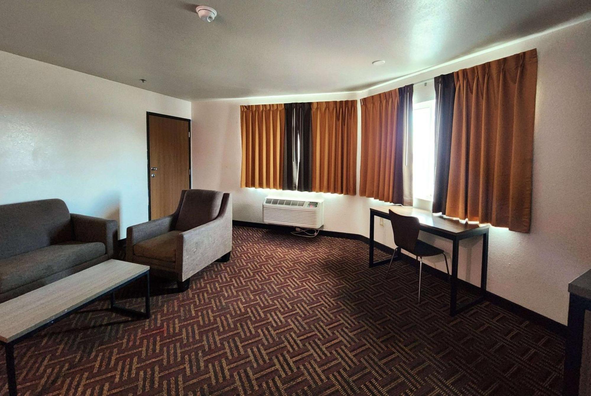 Super 8 By Wyndham North/university Area