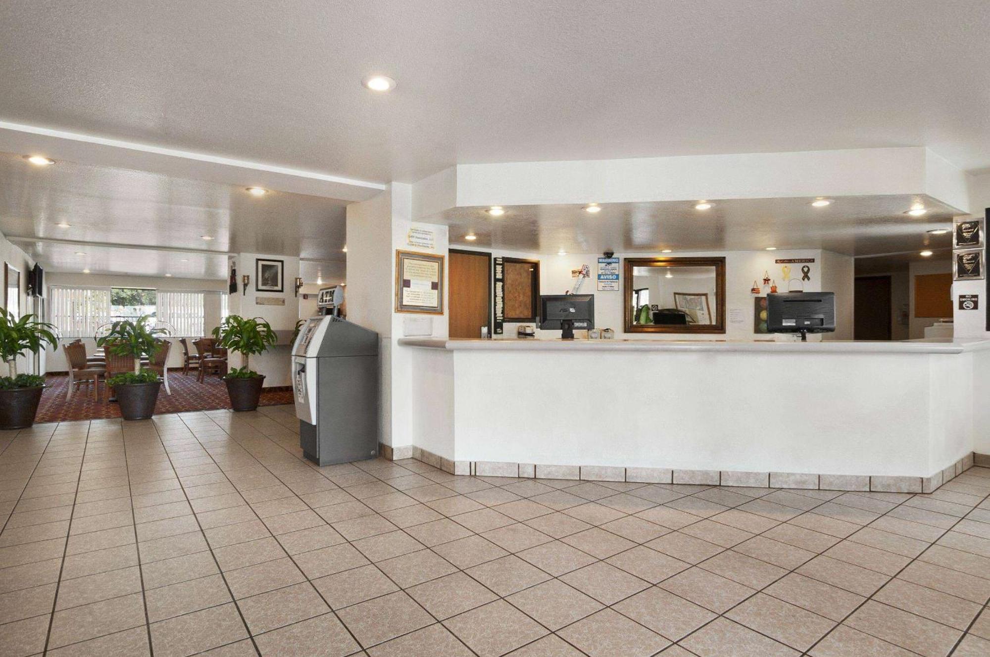 Hotel Super 8 By Wyndham North/university Area Austin